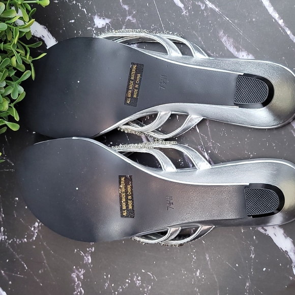 NIB TOUCH UPS SILVER RHINESTONE TANGO WEDGE SANDALS - Picture 9 of 13